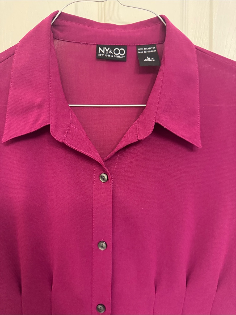 New York & Company Fuchsia Short-Sleeve Button-Down Blouse - Picture 3 of 9